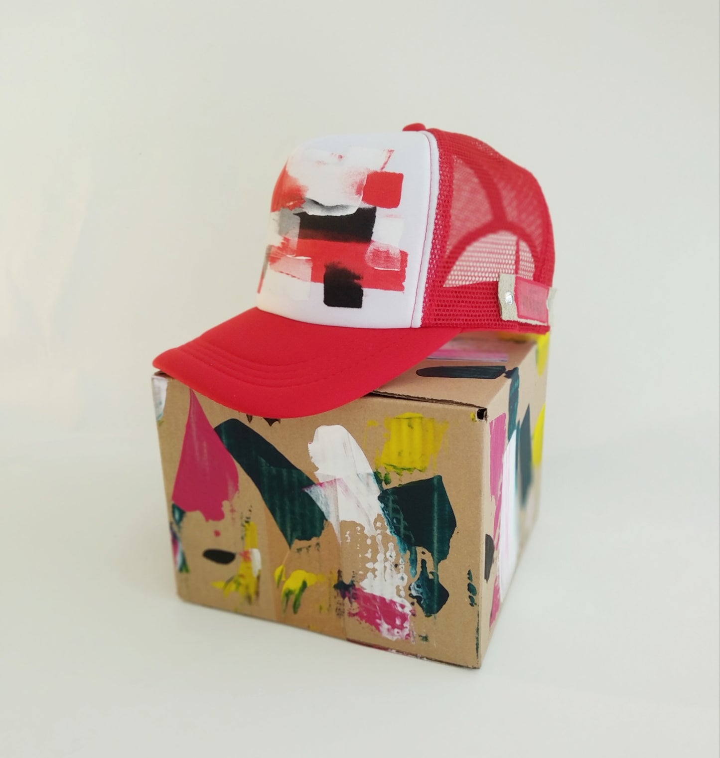 Hat "Abstract Red"